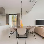 Maris - Luxury With Pool *