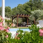 Maris - Luxury With Pool