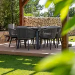Maris - Luxury With Pool