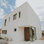 Maris - Luxury With Pool