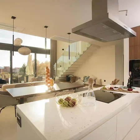 Maris - Luxury With Pool Willa *