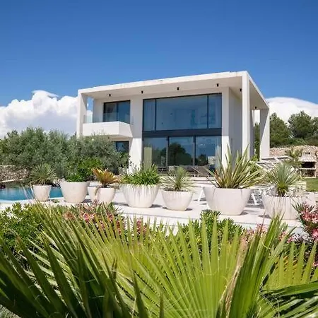Maris - Luxury With Pool * Бродарица