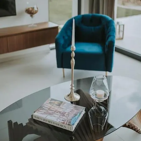 Maris - Luxury With Pool *