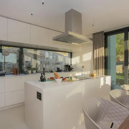 Maris - Luxury With Pool Willa *