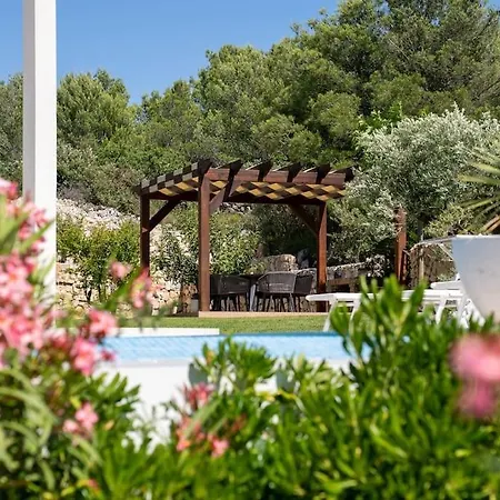 Maris - Luxury With Pool