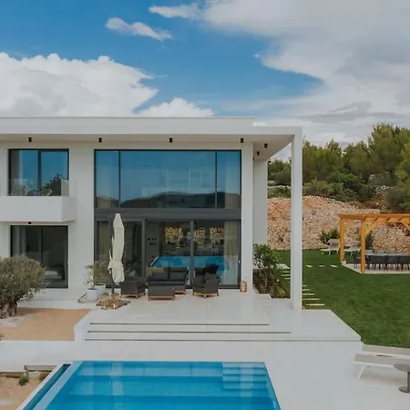 Maris - Luxury With Pool Willa *