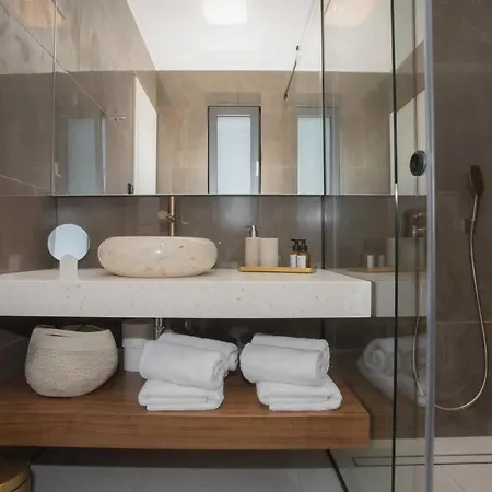 Maris - Luxury With Pool Willa