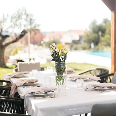 Maris - Luxury With Pool Вилла Бродарица