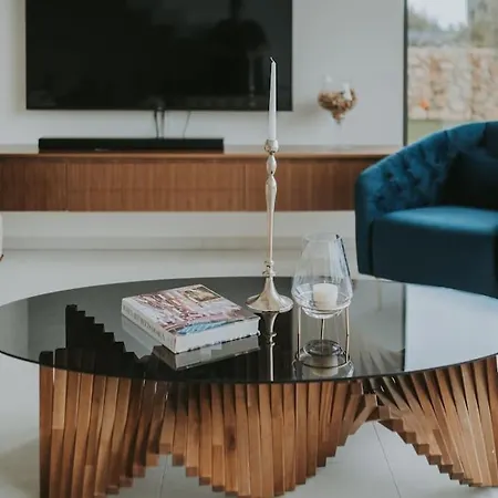 Maris - Luxury With Pool Willa