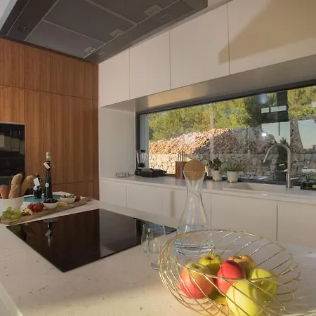 Willa Maris - Luxury With Pool *