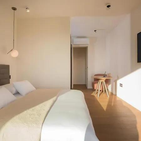 Maris - Luxury With Pool