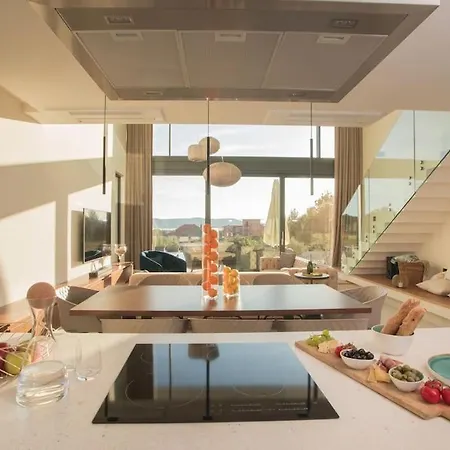 Maris - Luxury With Pool