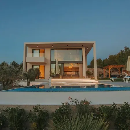 Willa Maris - Luxury With Pool