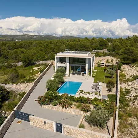 Maris - Luxury With Pool