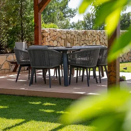 Maris - Luxury With Pool