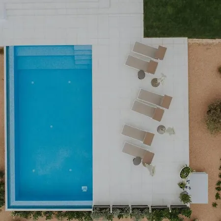 Maris - Luxury With Pool