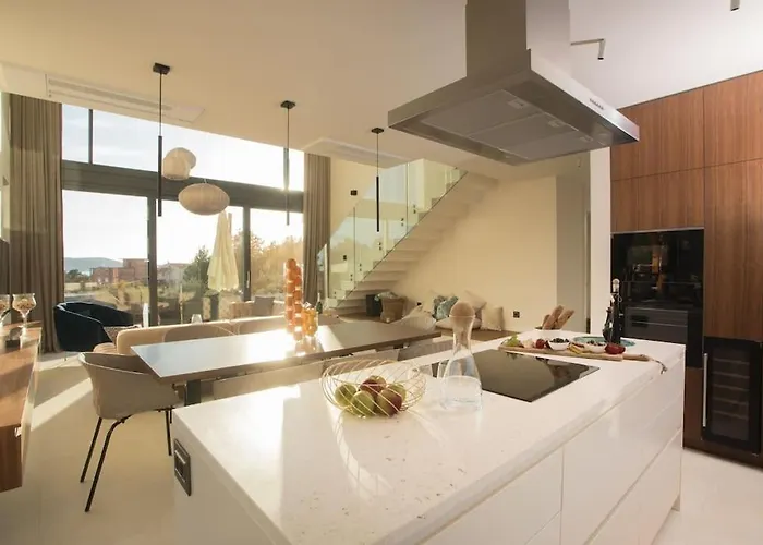 Maris - Luxury With Pool Villa *