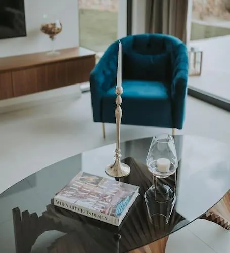 Maris - Luxury With Pool *