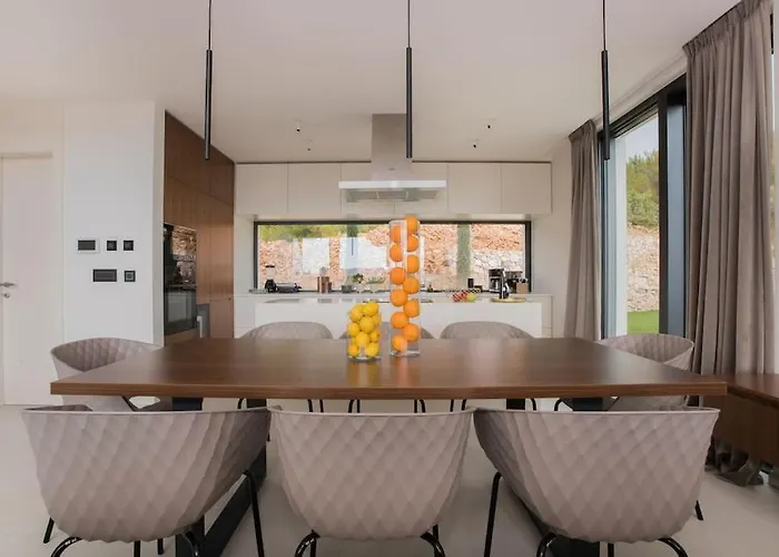 Maris - Luxury With Pool Villa *