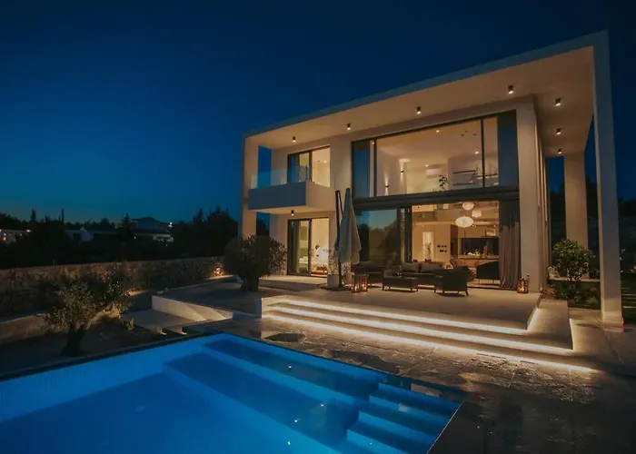 Maris - Luxury With Pool * 布罗达里卡