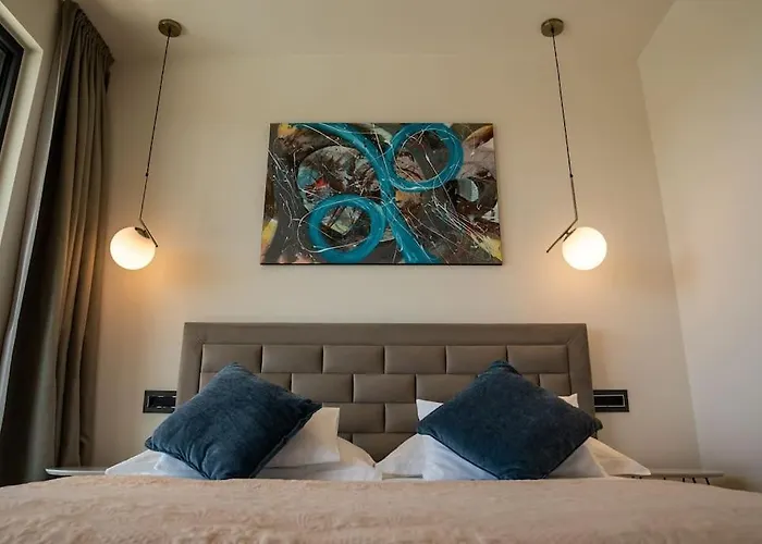 Maris - Luxury With Pool Villa