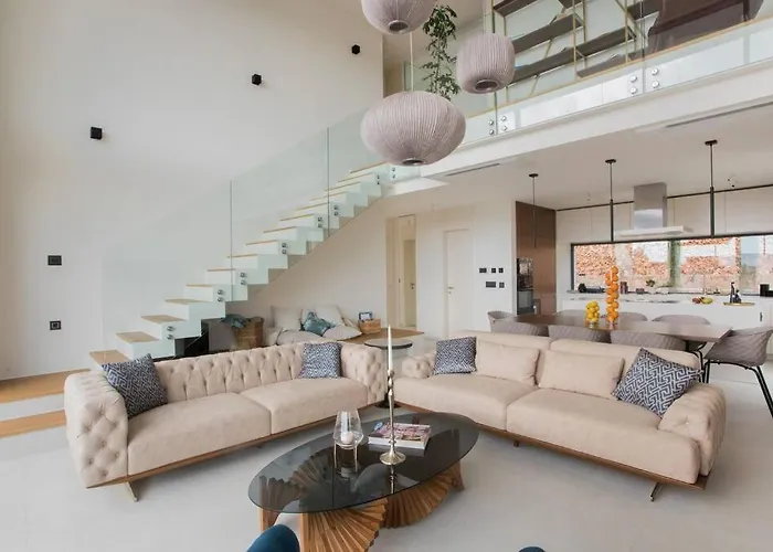 Maris - Luxury With Pool Villa