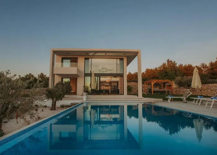 Maris - Luxury With Pool