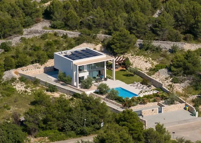 Maris - Luxury With Pool *