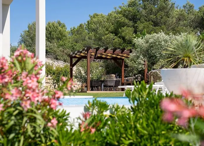 Maris - Luxury With Pool