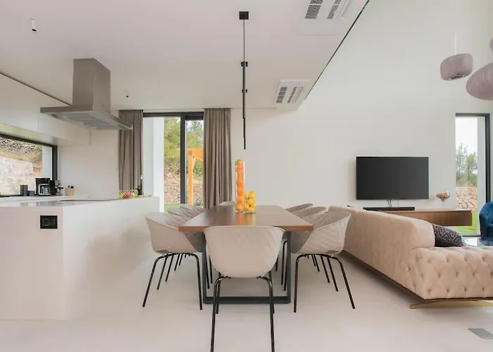 Villa Maris - Luxury With Pool