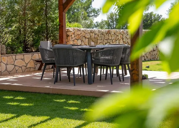 Maris - Luxury With Pool