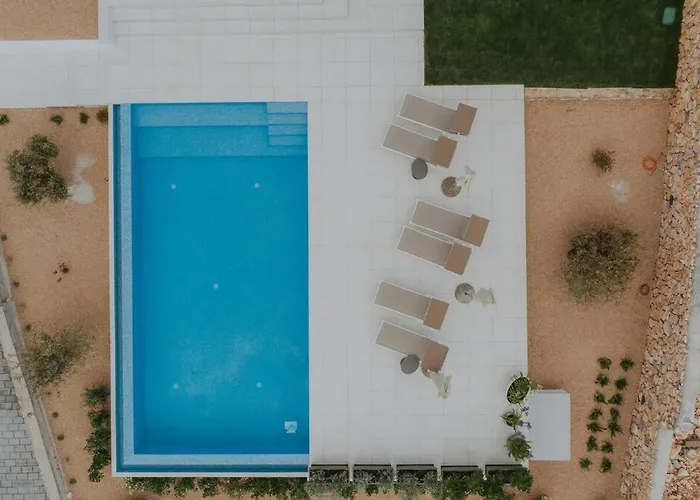 Maris - Luxury With Pool