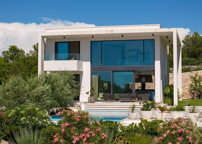 Villa Maris - Luxury With Pool